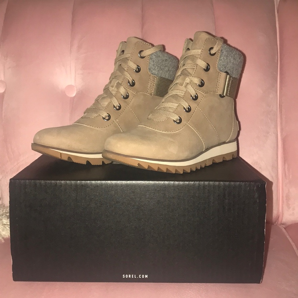 Sorel Harlow Conquest Boots 5.5 in Sandy Tan